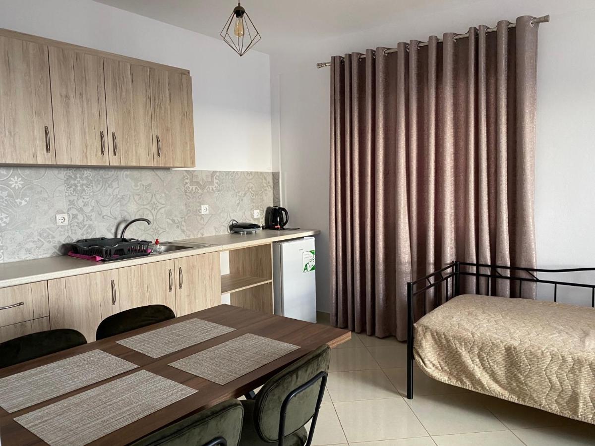 Mediterranean Apartments Himare Exterior photo